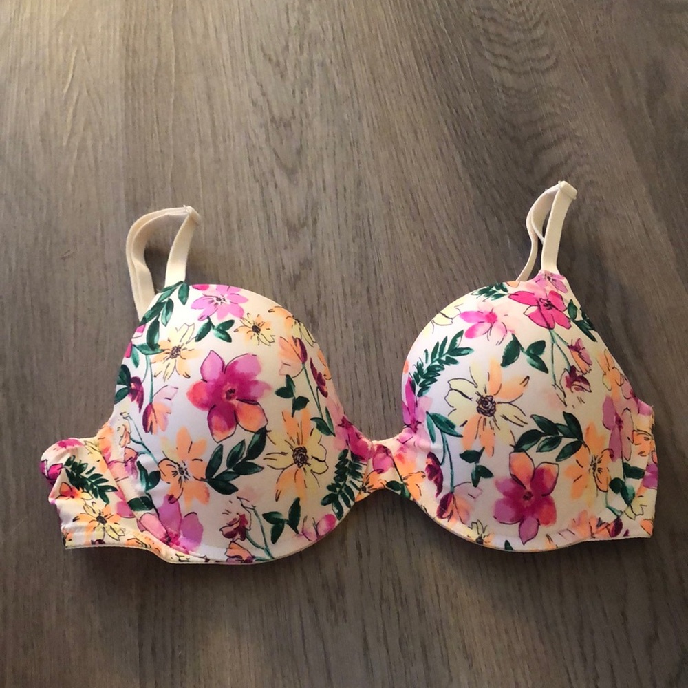 Pink by Victoria’s Secret wear everywhere lightly lined bra